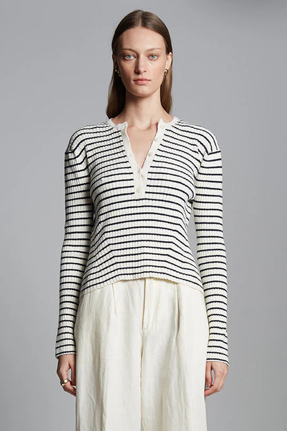 Lilla Henley Sweater
